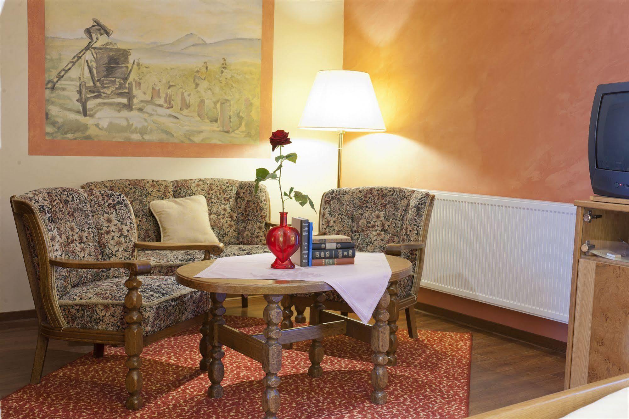 Hotel Gutshof Ziegelhuette à Edenkoben Extérieur photo