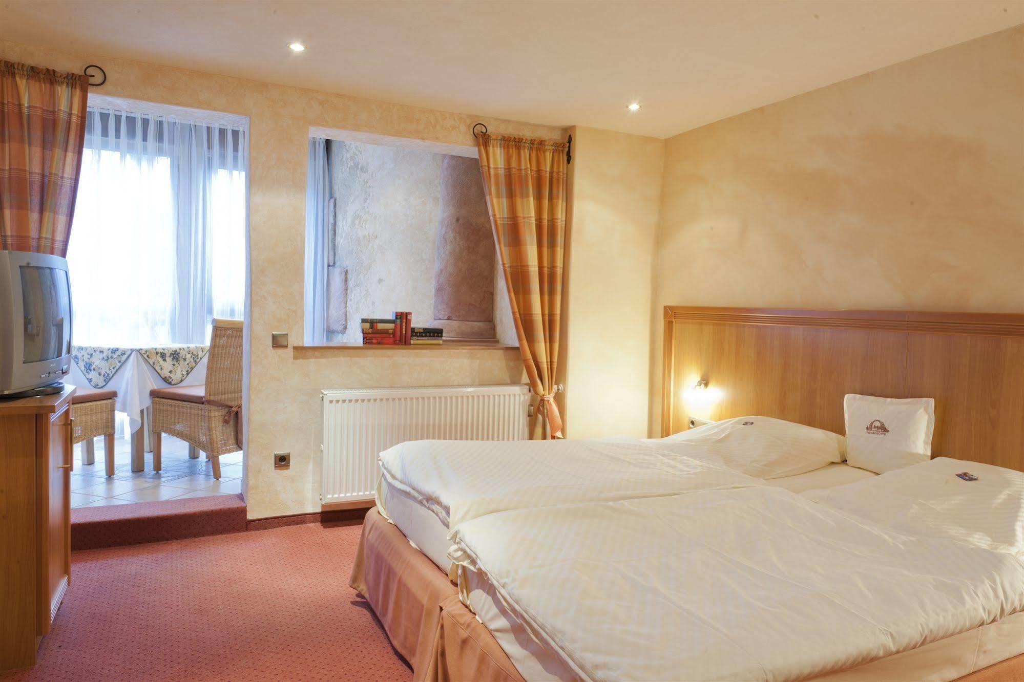 Hotel Gutshof Ziegelhuette à Edenkoben Extérieur photo