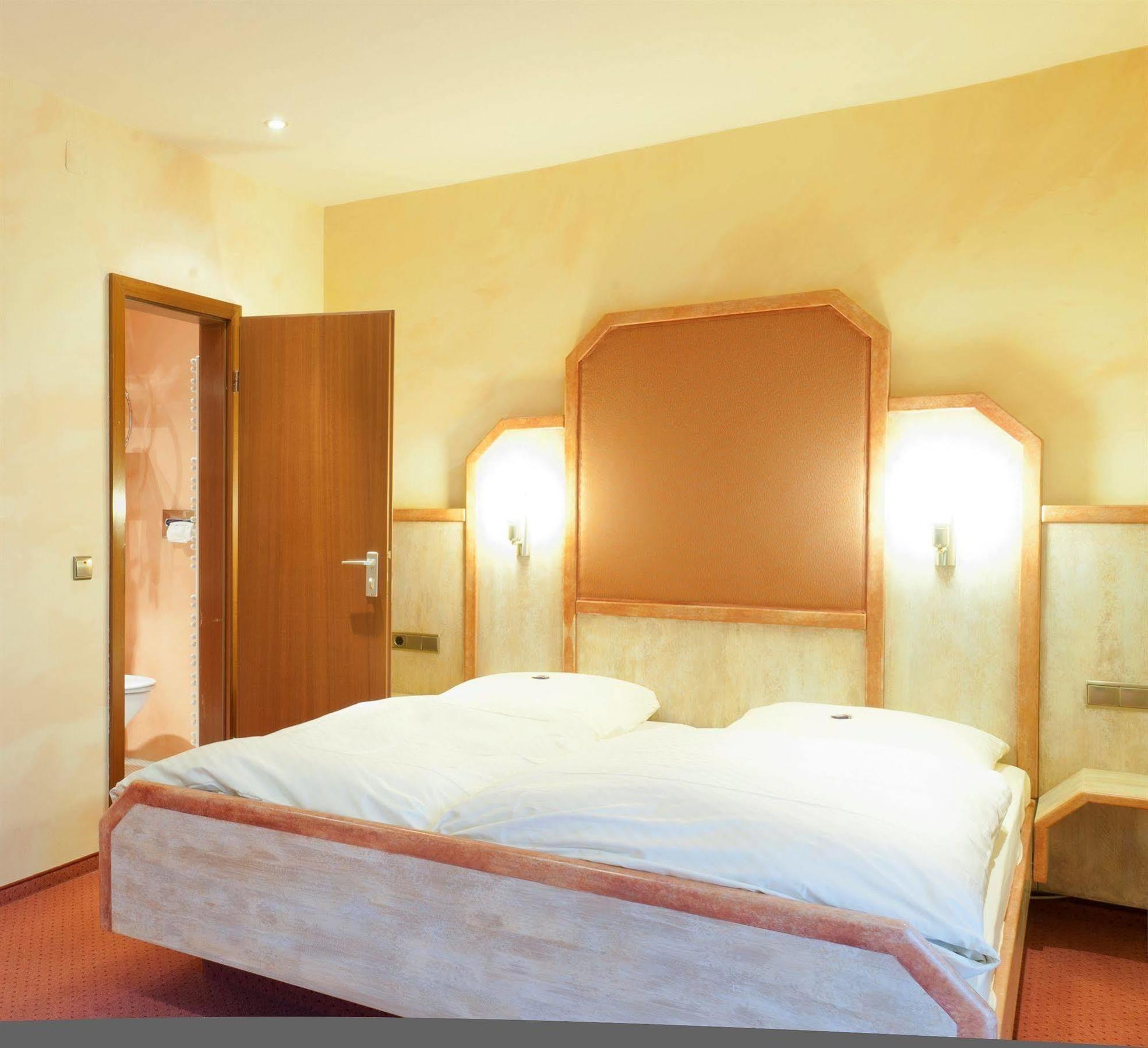 Hotel Gutshof Ziegelhuette à Edenkoben Extérieur photo